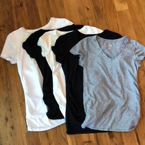 Maternity t-shirt bundle. 5 tees
